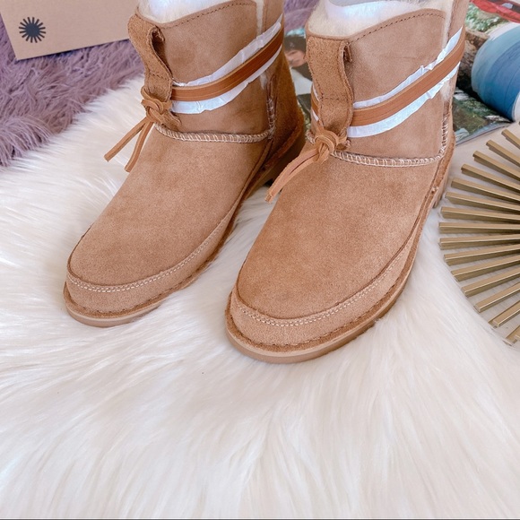 Ugg ESTHER Boot. Chestnut - Picture 4 of 6